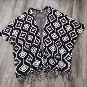 H&M Divided sleeveless poncho shrug